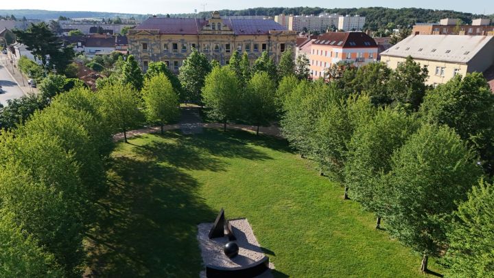 4096-2304-max (1) 4096-2304-max (1)