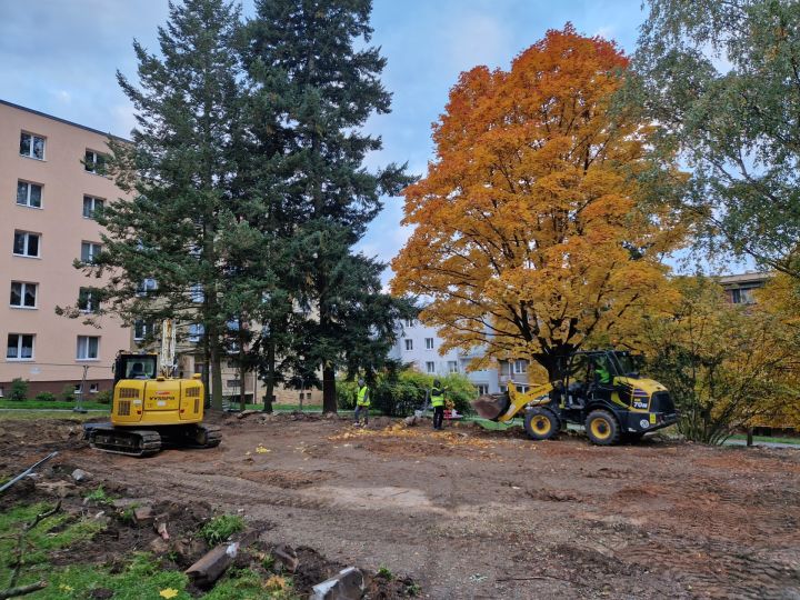 přípravné práce na&nbsp;hřišti 2